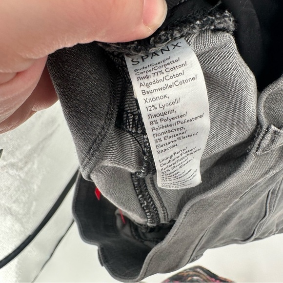 Spanx Skinny Fit Pull On Distressed Jeggings Jeans Size Medium Gray Denim - Picture 4 of 5